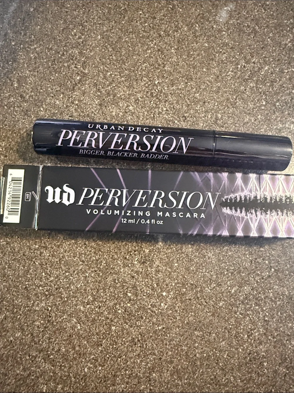 Urban Decay Perversion Volumizing Mascara — Black